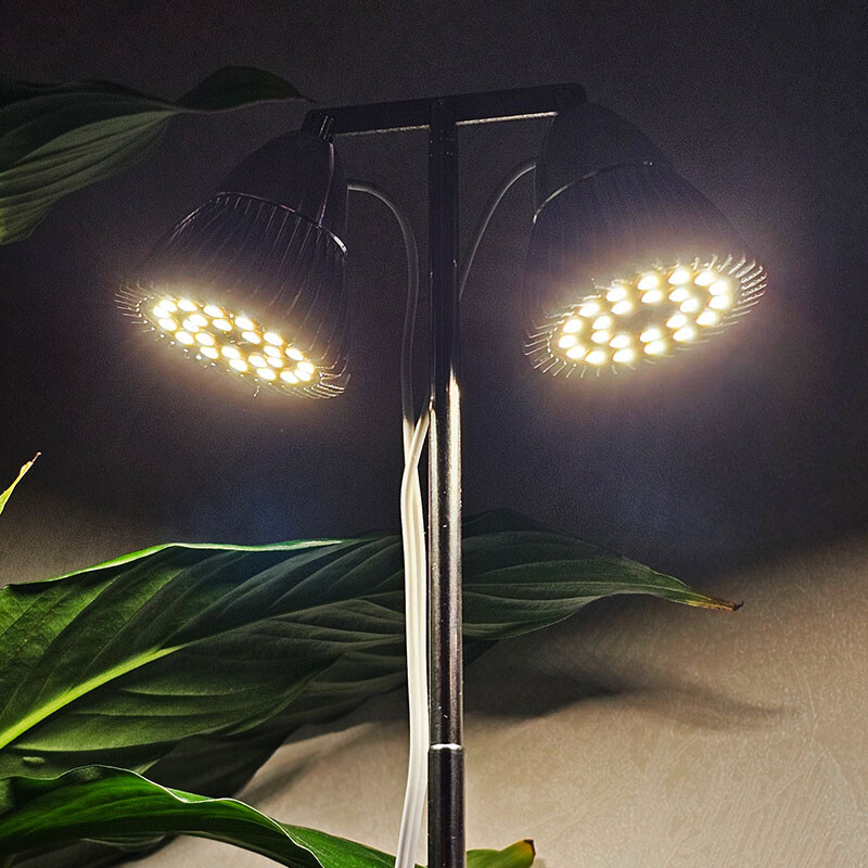 2-päinen LED-kasvivalo ruukkuun, jossa on 3 himmennystilaa ja ajastin | products/5149-2-huvuds-led-vaxtlampa-for-kruka-med-3-dimningslagen-timer-1.jpg