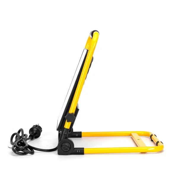 Led Floodlight 100W with portable stand | products/707-stralkastare-100w-med-barbart-stativ-1.webp