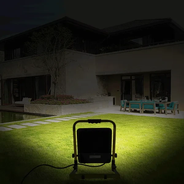Led Floodlight 100W with portable stand | products/707-stralkastare-100w-med-barbart-stativ-4.webp